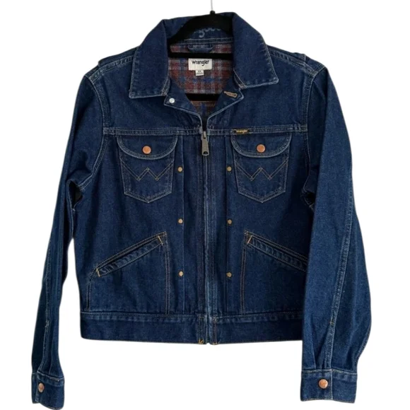 WRANGLER WOMEN'S FLANNEL LINED MEDIUM WASH PLEATED DENIM JACKET - Picture 3 of 7